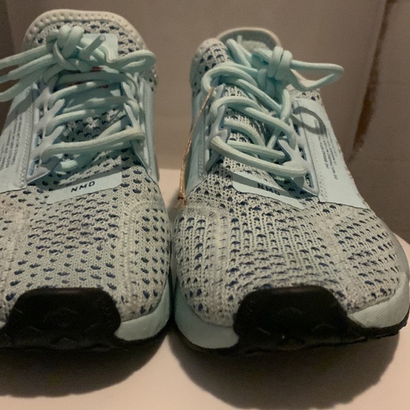 I’m from Louisiana I got the shoes from the Louisiana mall - Picture 2 of 4